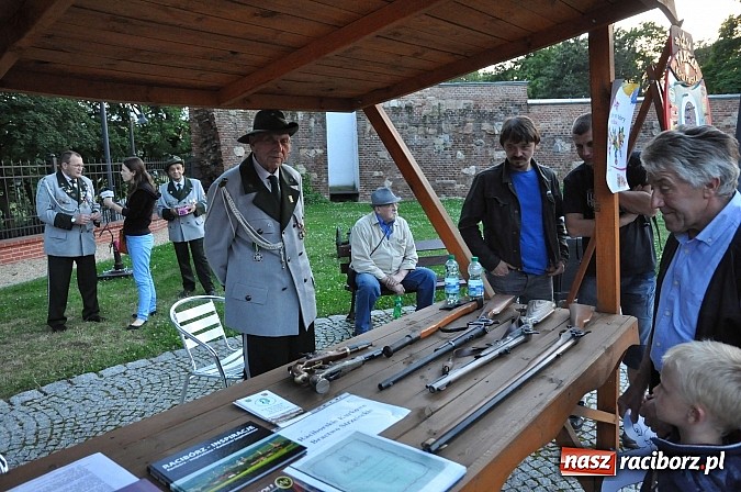 Zdjęcie w galerii na portalu naszraciborz.pl: Zobacz jak na zamku witano wakacje, czyli Zamkowa Noc z Duchami - odsłona trzecia wiadomości z regionu