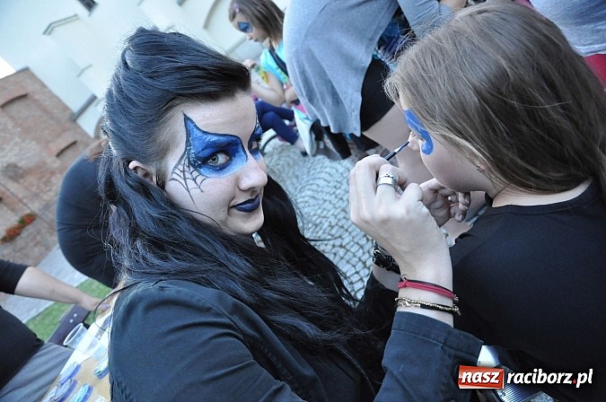 Zdjęcie w galerii na portalu naszraciborz.pl: Zobacz jak na zamku witano wakacje, czyli Zamkowa Noc z Duchami - odsłona trzecia wiadomości z regionu