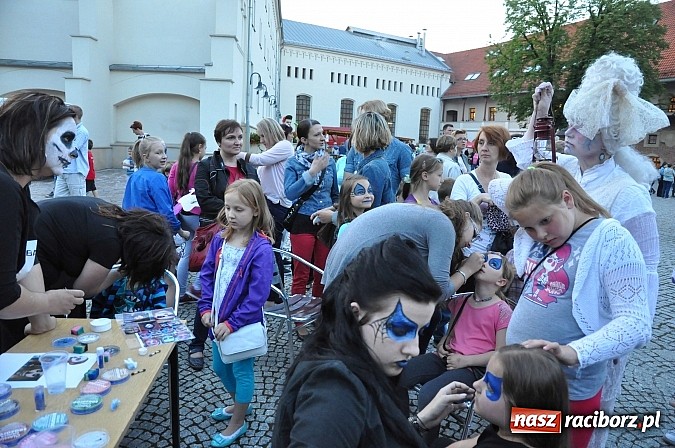 Zdjęcie w galerii na portalu naszraciborz.pl: Zobacz jak na zamku witano wakacje, czyli Zamkowa Noc z Duchami - odsłona trzecia wiadomości z regionu