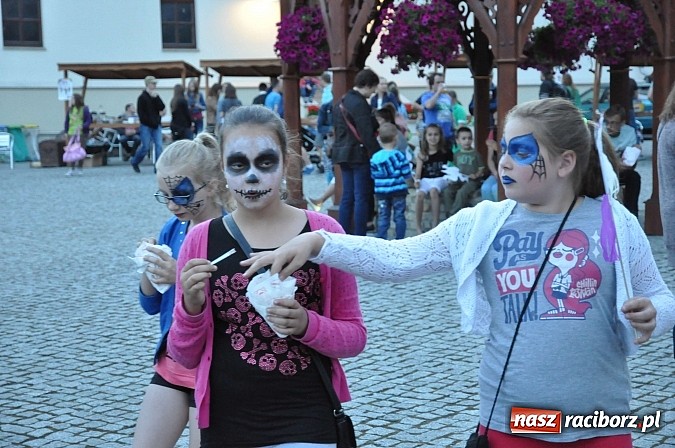 Zdjęcie w galerii na portalu naszraciborz.pl: Zobacz jak na zamku witano wakacje, czyli Zamkowa Noc z Duchami - odsłona trzecia wiadomości z regionu