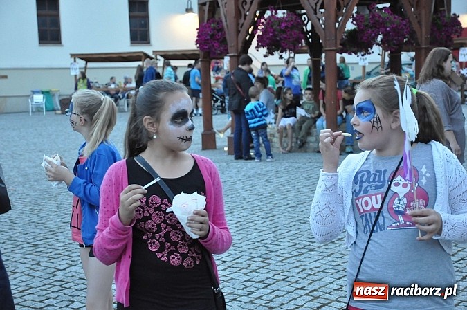 Zdjęcie w galerii na portalu naszraciborz.pl: Zobacz jak na zamku witano wakacje, czyli Zamkowa Noc z Duchami - odsłona trzecia wiadomości z regionu