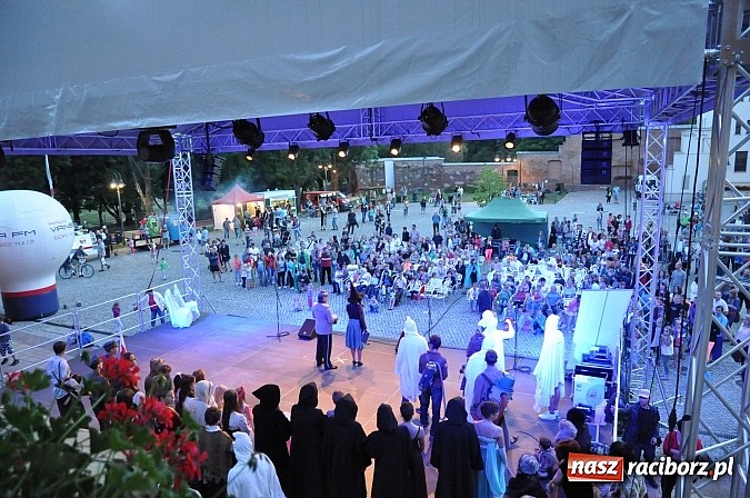 Zdjęcie w galerii na portalu naszraciborz.pl: Zobacz jak na zamku witano wakacje, czyli Zamkowa Noc z Duchami - odsłona trzecia wiadomości z regionu