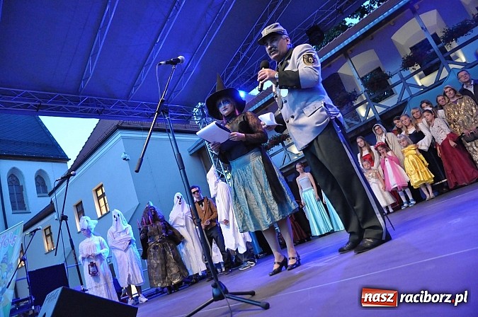 Zdjęcie w galerii na portalu naszraciborz.pl: Zobacz jak na zamku witano wakacje, czyli Zamkowa Noc z Duchami - odsłona trzecia wiadomości z regionu