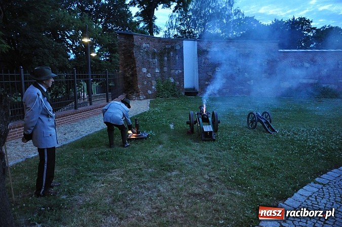 Zdjęcie w galerii na portalu naszraciborz.pl: Zobacz jak na zamku witano wakacje, czyli Zamkowa Noc z Duchami - odsłona trzecia wiadomości z regionu