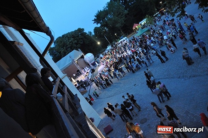 Zdjęcie w galerii na portalu naszraciborz.pl: Zobacz jak na zamku witano wakacje, czyli Zamkowa Noc z Duchami - odsłona trzecia wiadomości z regionu