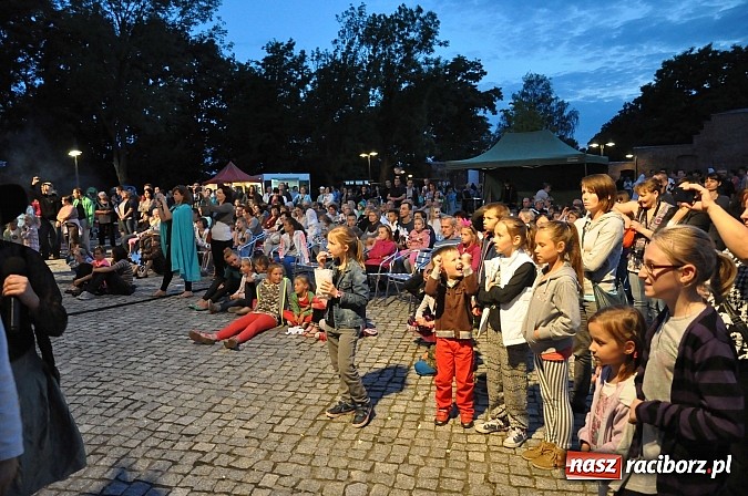 Zdjęcie w galerii na portalu naszraciborz.pl: Zobacz jak na zamku witano wakacje, czyli Zamkowa Noc z Duchami - odsłona trzecia wiadomości z regionu
