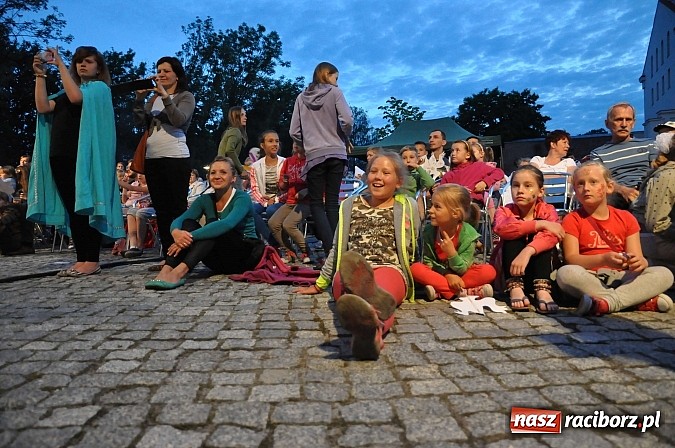 Zdjęcie w galerii na portalu naszraciborz.pl: Zobacz jak na zamku witano wakacje, czyli Zamkowa Noc z Duchami - odsłona trzecia wiadomości z regionu