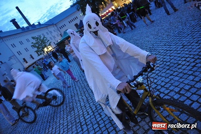 Zdjęcie w galerii na portalu naszraciborz.pl: Zobacz jak na zamku witano wakacje, czyli Zamkowa Noc z Duchami - odsłona trzecia wiadomości z regionu
