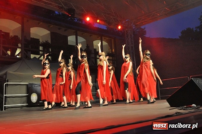 Zdjęcie w galerii na portalu naszraciborz.pl: Zobacz jak na zamku witano wakacje, czyli Zamkowa Noc z Duchami - odsłona trzecia wiadomości z regionu