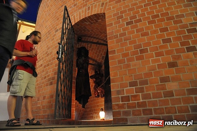 Zdjęcie w galerii na portalu naszraciborz.pl: Zobacz jak na zamku witano wakacje, czyli Zamkowa Noc z Duchami - odsłona trzecia wiadomości z regionu