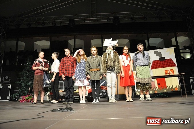 Zdjęcie w galerii na portalu naszraciborz.pl: Zobacz jak na zamku witano wakacje, czyli Zamkowa Noc z Duchami - odsłona trzecia wiadomości z regionu