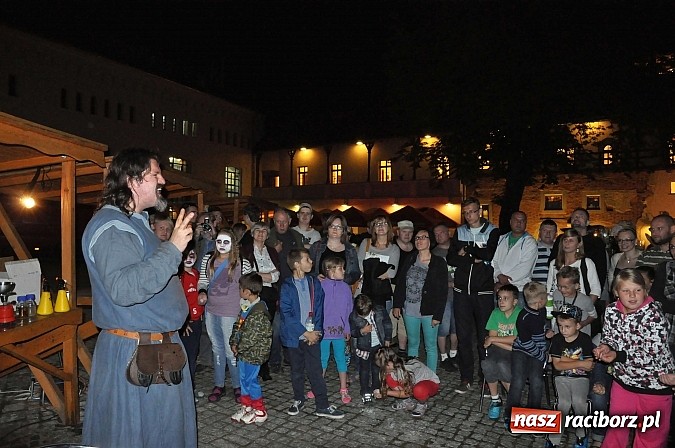Zdjęcie w galerii na portalu naszraciborz.pl: Zobacz jak na zamku witano wakacje, czyli Zamkowa Noc z Duchami - odsłona trzecia wiadomości z regionu