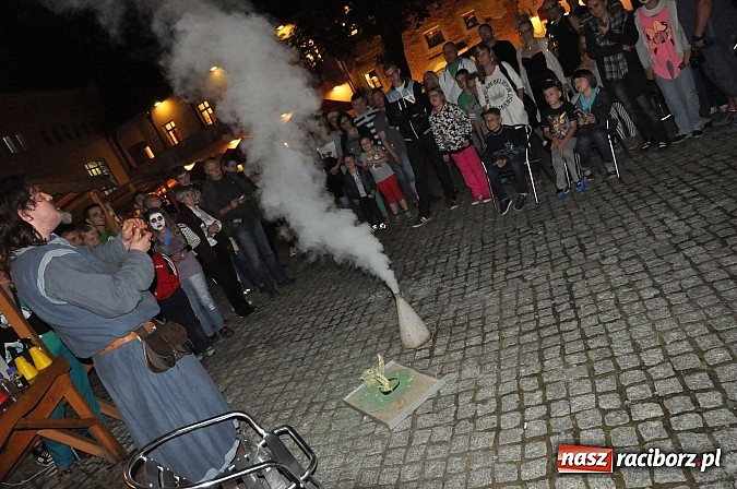 Zdjęcie w galerii na portalu naszraciborz.pl: Zobacz jak na zamku witano wakacje, czyli Zamkowa Noc z Duchami - odsłona trzecia wiadomości z regionu
