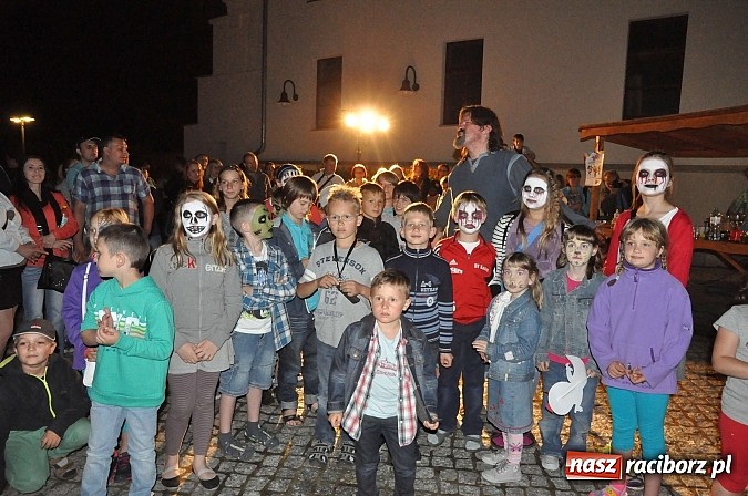 Zdjęcie w galerii na portalu naszraciborz.pl: Zobacz jak na zamku witano wakacje, czyli Zamkowa Noc z Duchami - odsłona trzecia wiadomości z regionu