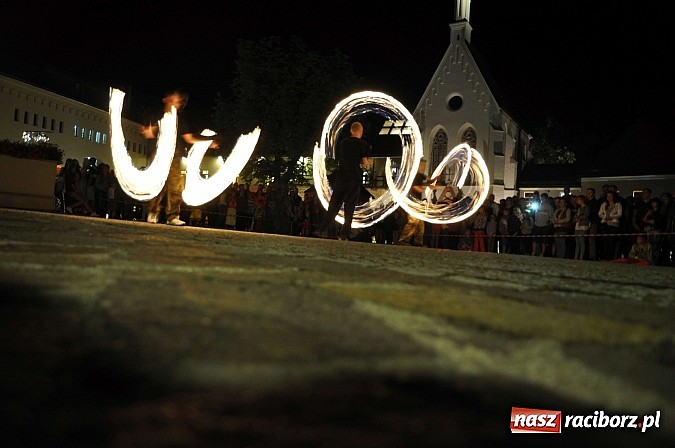 Zdjęcie w galerii na portalu naszraciborz.pl: Zobacz jak na zamku witano wakacje, czyli Zamkowa Noc z Duchami - odsłona trzecia wiadomości z regionu