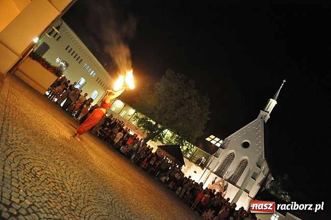 Zdjęcie w galerii na portalu naszraciborz.pl: Zobacz jak na zamku witano wakacje, czyli Zamkowa Noc z Duchami - odsłona trzecia wiadomości z regionu