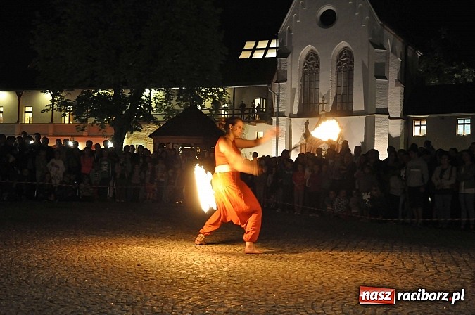 Zdjęcie w galerii na portalu naszraciborz.pl: Zobacz jak na zamku witano wakacje, czyli Zamkowa Noc z Duchami - odsłona trzecia wiadomości z regionu