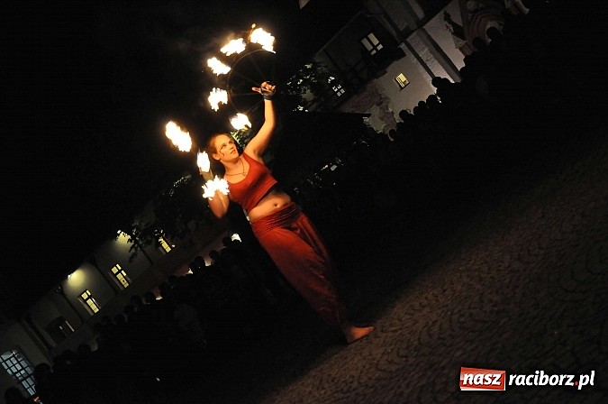 Zdjęcie w galerii na portalu naszraciborz.pl: Zobacz jak na zamku witano wakacje, czyli Zamkowa Noc z Duchami - odsłona trzecia wiadomości z regionu