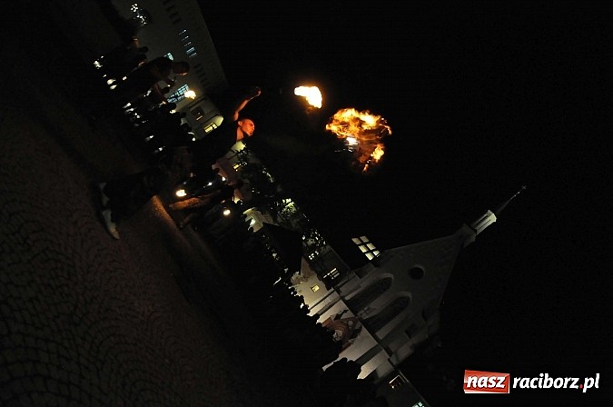 Zdjęcie w galerii na portalu naszraciborz.pl: Zobacz jak na zamku witano wakacje, czyli Zamkowa Noc z Duchami - odsłona trzecia wiadomości z regionu