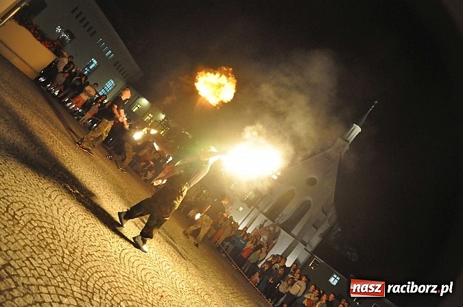 Zdjęcie w galerii na portalu naszraciborz.pl: Zobacz jak na zamku witano wakacje, czyli Zamkowa Noc z Duchami - odsłona trzecia wiadomości z regionu