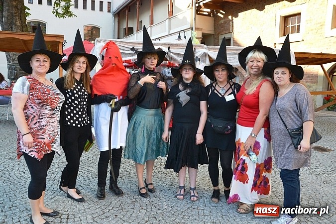Zdjęcie w galerii na portalu naszraciborz.pl: Zobacz jak na zamku witano wakacje, czyli Zamkowa Noc z Duchami - odsłona trzecia wiadomości z regionu