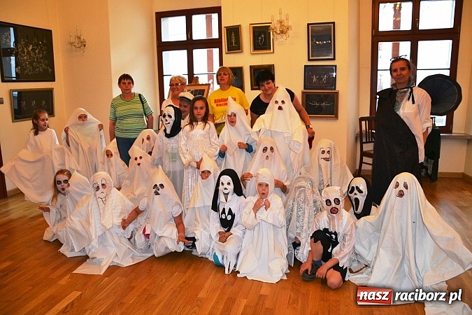 Zdjęcie w galerii na portalu naszraciborz.pl: Zobacz jak na zamku witano wakacje, czyli Zamkowa Noc z Duchami - odsłona trzecia wiadomości z regionu