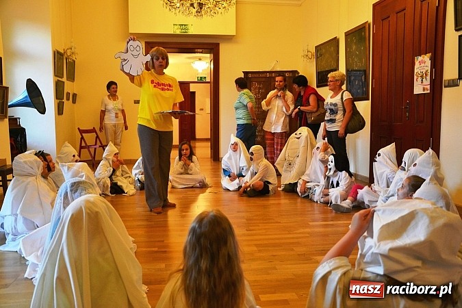 Zdjęcie w galerii na portalu naszraciborz.pl: Zobacz jak na zamku witano wakacje, czyli Zamkowa Noc z Duchami - odsłona trzecia wiadomości z regionu