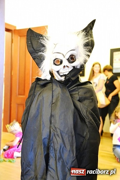 Zdjęcie w galerii na portalu naszraciborz.pl: Zobacz jak na zamku witano wakacje, czyli Zamkowa Noc z Duchami - odsłona trzecia wiadomości z regionu