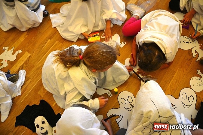 Zdjęcie w galerii na portalu naszraciborz.pl: Zobacz jak na zamku witano wakacje, czyli Zamkowa Noc z Duchami - odsłona trzecia wiadomości z regionu