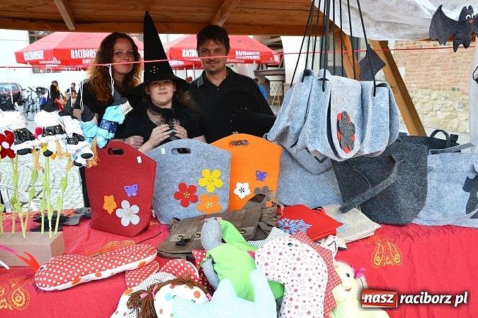 Zdjęcie w galerii na portalu naszraciborz.pl: Zobacz jak na zamku witano wakacje, czyli Zamkowa Noc z Duchami - odsłona trzecia wiadomości z regionu