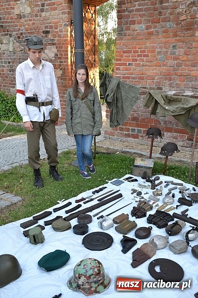 Zdjęcie w galerii na portalu naszraciborz.pl: Zobacz jak na zamku witano wakacje, czyli Zamkowa Noc z Duchami - odsłona trzecia wiadomości z regionu