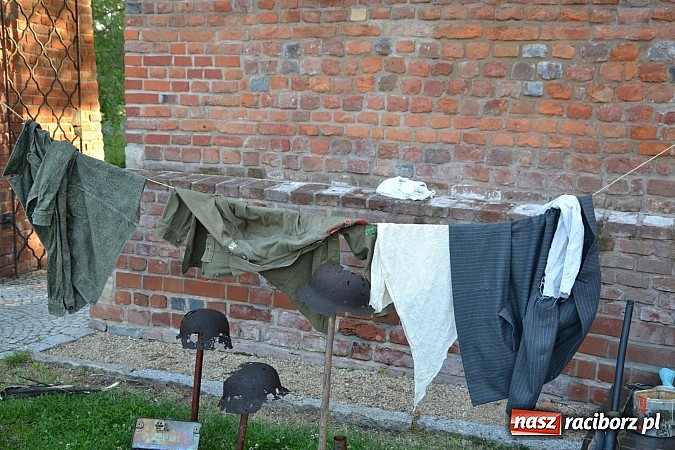 Zdjęcie w galerii na portalu naszraciborz.pl: Zobacz jak na zamku witano wakacje, czyli Zamkowa Noc z Duchami - odsłona trzecia wiadomości z regionu