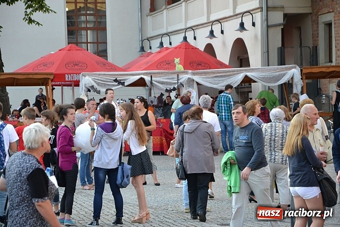 Zdjęcie w galerii na portalu naszraciborz.pl: Zobacz jak na zamku witano wakacje, czyli Zamkowa Noc z Duchami - odsłona trzecia wiadomości z regionu