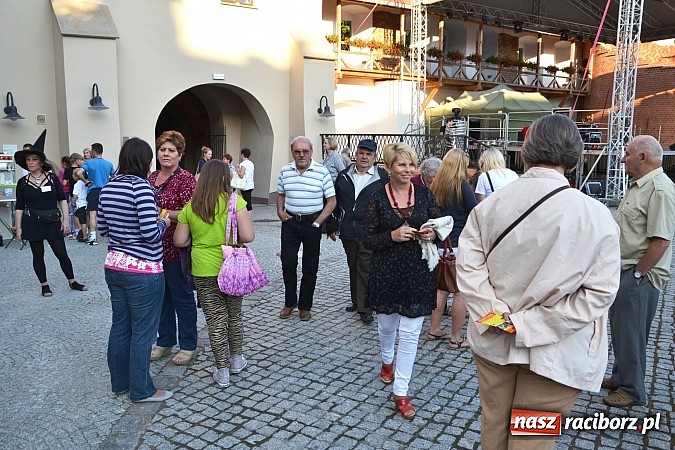 Zdjęcie w galerii na portalu naszraciborz.pl: Zobacz jak na zamku witano wakacje, czyli Zamkowa Noc z Duchami - odsłona trzecia wiadomości z regionu