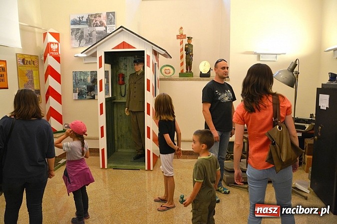 Zdjęcie w galerii na portalu naszraciborz.pl: Zobacz jak na zamku witano wakacje, czyli Zamkowa Noc z Duchami - odsłona trzecia wiadomości z regionu