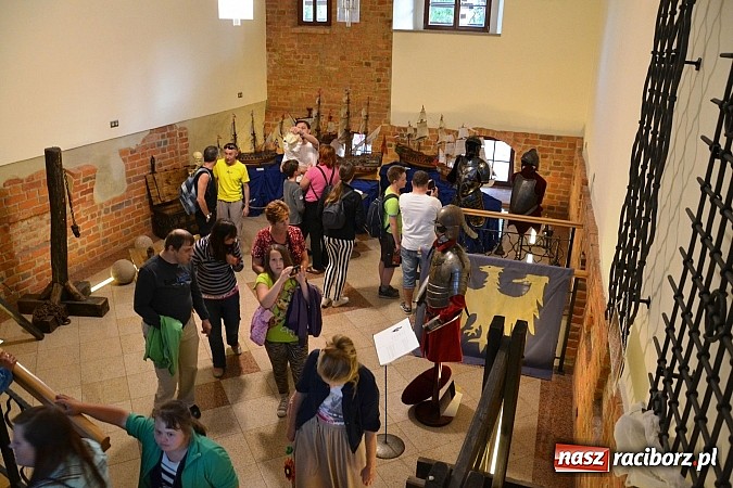 Zdjęcie w galerii na portalu naszraciborz.pl: Zobacz jak na zamku witano wakacje, czyli Zamkowa Noc z Duchami - odsłona trzecia wiadomości z regionu