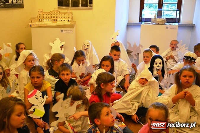 Zdjęcie w galerii na portalu naszraciborz.pl: Zobacz jak na zamku witano wakacje, czyli Zamkowa Noc z Duchami - odsłona trzecia wiadomości z regionu