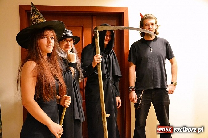 Zdjęcie w galerii na portalu naszraciborz.pl: Zobacz jak na zamku witano wakacje, czyli Zamkowa Noc z Duchami - odsłona trzecia wiadomości z regionu