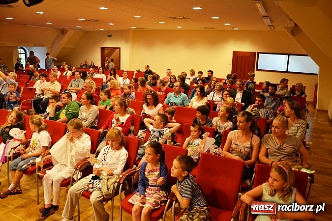 Zdjęcie w galerii na portalu naszraciborz.pl: Zobacz jak na zamku witano wakacje, czyli Zamkowa Noc z Duchami - odsłona trzecia wiadomości z regionu