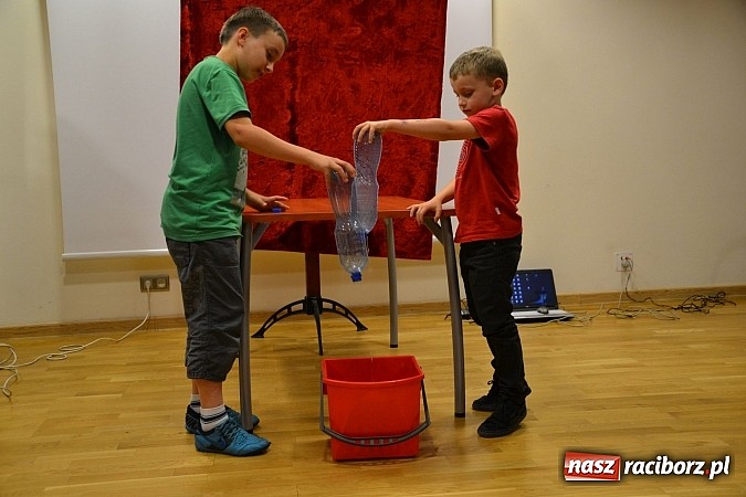 Zdjęcie w galerii na portalu naszraciborz.pl: Zobacz jak na zamku witano wakacje, czyli Zamkowa Noc z Duchami - odsłona trzecia wiadomości z regionu