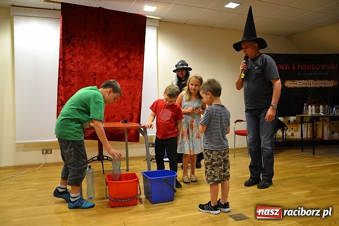 Zdjęcie w galerii na portalu naszraciborz.pl: Zobacz jak na zamku witano wakacje, czyli Zamkowa Noc z Duchami - odsłona trzecia wiadomości z regionu