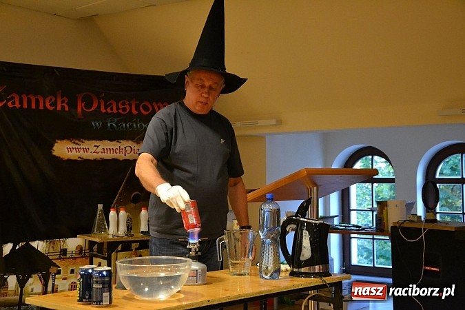 Zdjęcie w galerii na portalu naszraciborz.pl: Zobacz jak na zamku witano wakacje, czyli Zamkowa Noc z Duchami - odsłona trzecia wiadomości z regionu