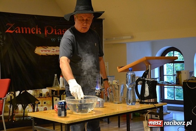 Zdjęcie w galerii na portalu naszraciborz.pl: Zobacz jak na zamku witano wakacje, czyli Zamkowa Noc z Duchami - odsłona trzecia wiadomości z regionu