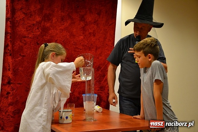 Zdjęcie w galerii na portalu naszraciborz.pl: Zobacz jak na zamku witano wakacje, czyli Zamkowa Noc z Duchami - odsłona trzecia wiadomości z regionu