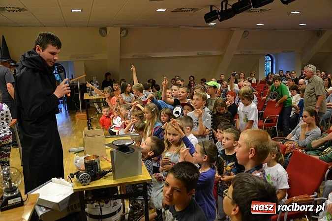 Zdjęcie w galerii na portalu naszraciborz.pl: Zobacz jak na zamku witano wakacje, czyli Zamkowa Noc z Duchami - odsłona trzecia wiadomości z regionu