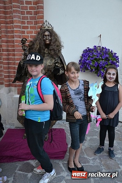 Zdjęcie w galerii na portalu naszraciborz.pl: Zobacz jak na zamku witano wakacje, czyli Zamkowa Noc z Duchami - odsłona trzecia wiadomości z regionu