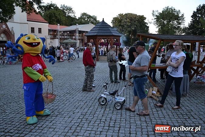 Zdjęcie w galerii na portalu naszraciborz.pl: Zobacz jak na zamku witano wakacje, czyli Zamkowa Noc z Duchami - odsłona trzecia wiadomości z regionu