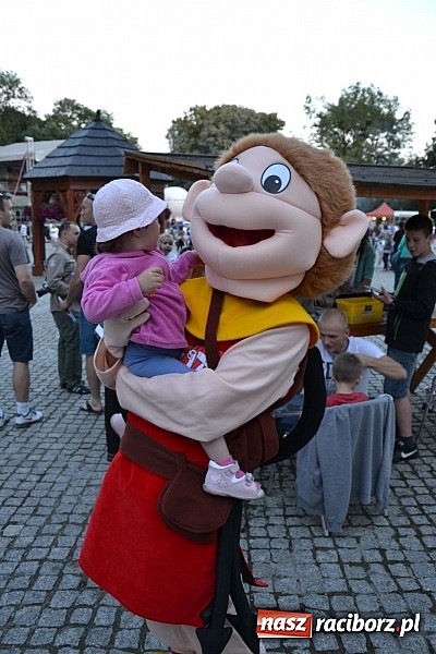 Zdjęcie w galerii na portalu naszraciborz.pl: Zobacz jak na zamku witano wakacje, czyli Zamkowa Noc z Duchami - odsłona trzecia wiadomości z regionu