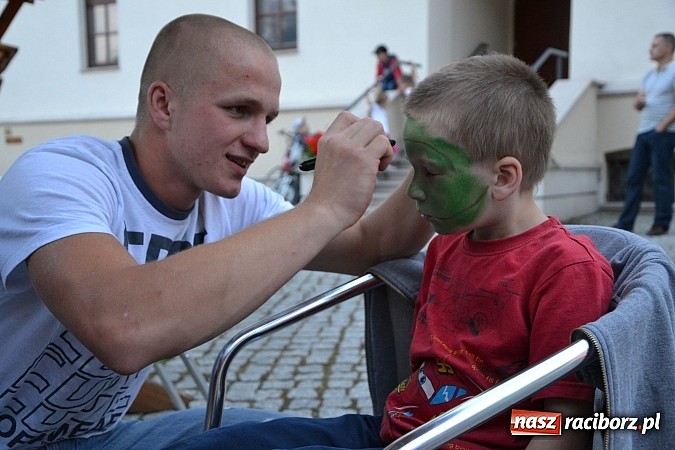 Zdjęcie w galerii na portalu naszraciborz.pl: Zobacz jak na zamku witano wakacje, czyli Zamkowa Noc z Duchami - odsłona trzecia wiadomości z regionu