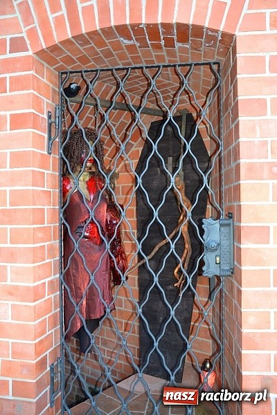 Zdjęcie w galerii na portalu naszraciborz.pl: Zobacz jak na zamku witano wakacje, czyli Zamkowa Noc z Duchami - odsłona trzecia wiadomości z regionu